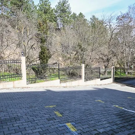 Premium / Private Free Parking *